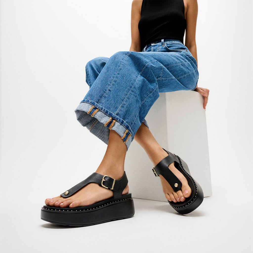 GEN-FF Max Buckle Tumbled-leather Toe-post Sandals
