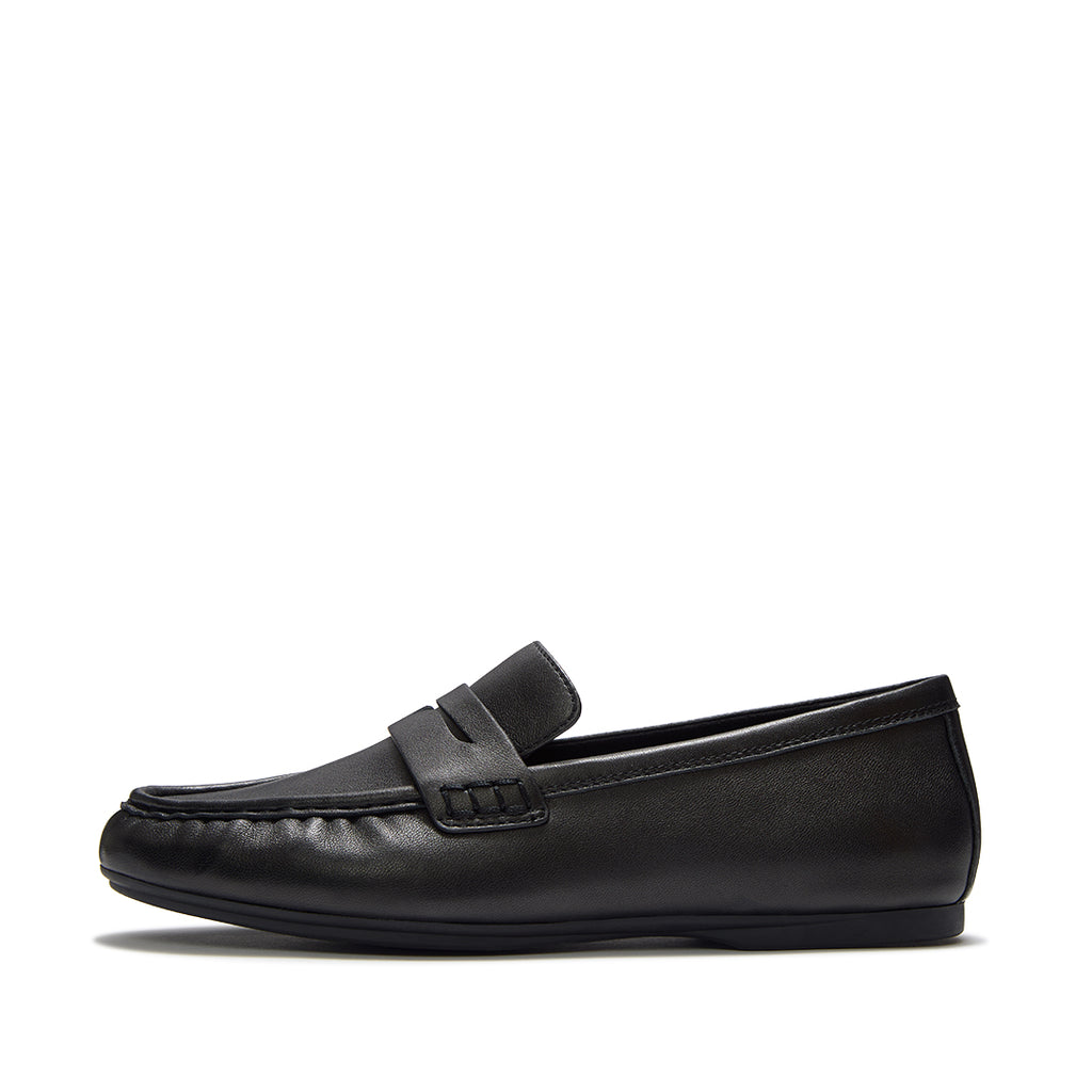 FitFlop DELICATO Leather Loafers featuring premium smooth leather, classic penny strap detailing, and hidden Dynamicush™ cushioning.