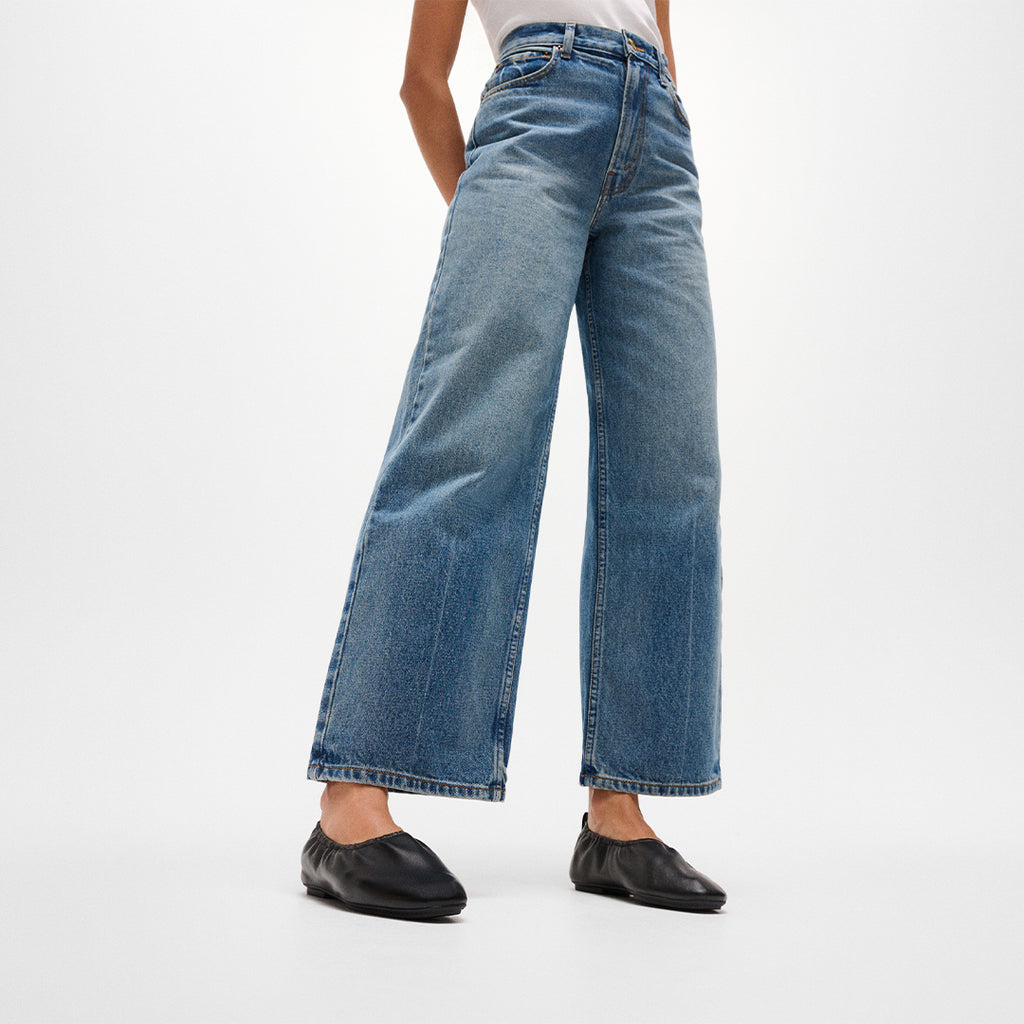 Leather ballet flats with a ruched cuff, round toe and hidden comfort cushioning.