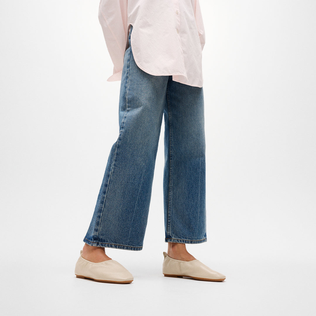 DELICATO Poise leather ballet flats with ruched detailing and cushioned comfort.