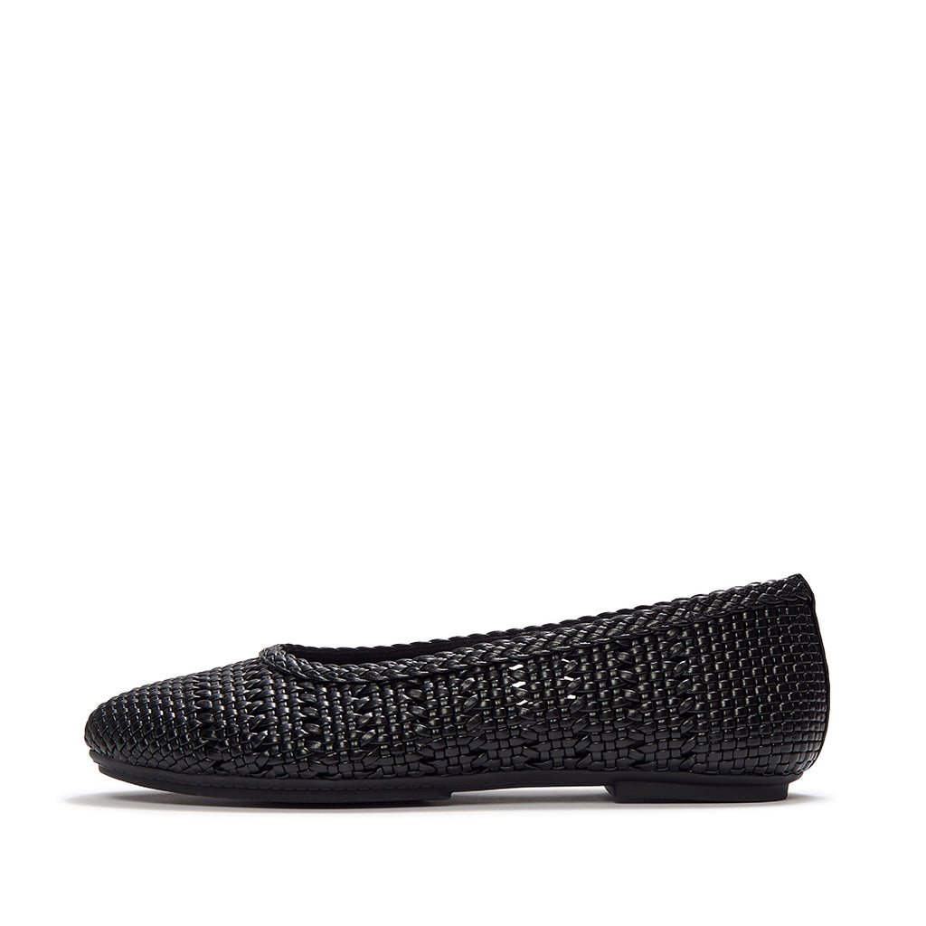 FitFlop DELICATO Woven PU Ballerinas featuring a woven faux-leather upper, classic ballet flat silhouette, and hidden Dynamicush™ cushioning.