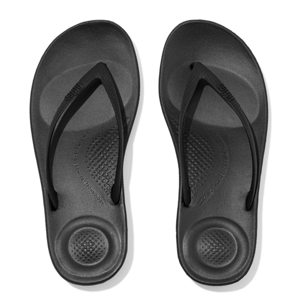 iQUSHION ergonomic flip-flops with cushioned footbed and anatomically shaped straps, waterproof and lightweight.
