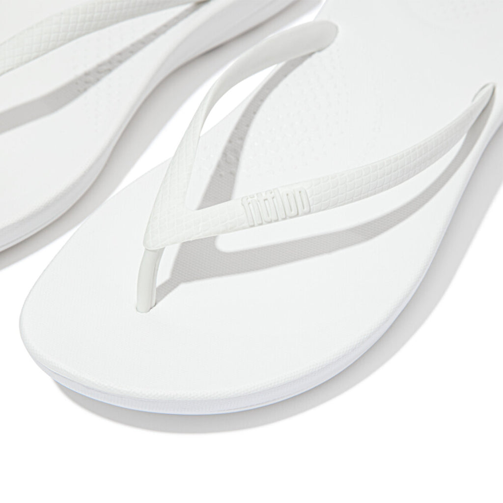 iQUSHION ergonomic flip-flops with cushioned footbed and anatomically shaped straps, waterproof and lightweight.