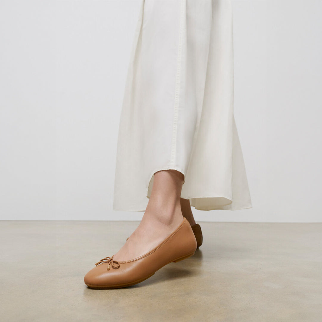 DELICATO bow soft leather ballerinas with Dynamicush™ cushioned footbed, ergonomic arch support, and sleek square-toe design.