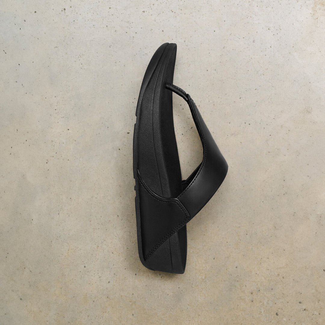 LULU leather toe-post sandals with padded Microwobbleboard™ midsole, ergonomic arch support, and minimalist triangular vamp design.