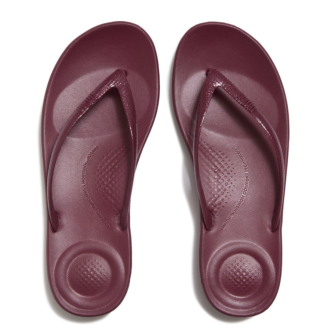 FitFlop iQUSHION Glitter Flip-Flops featuring an anatomically contoured footbed with natural arch support and pressure-diffusing comfort.