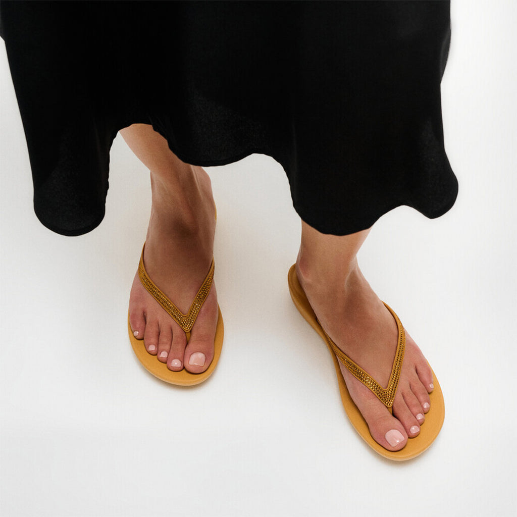 iQUSHION Sparkle Flip-Flops