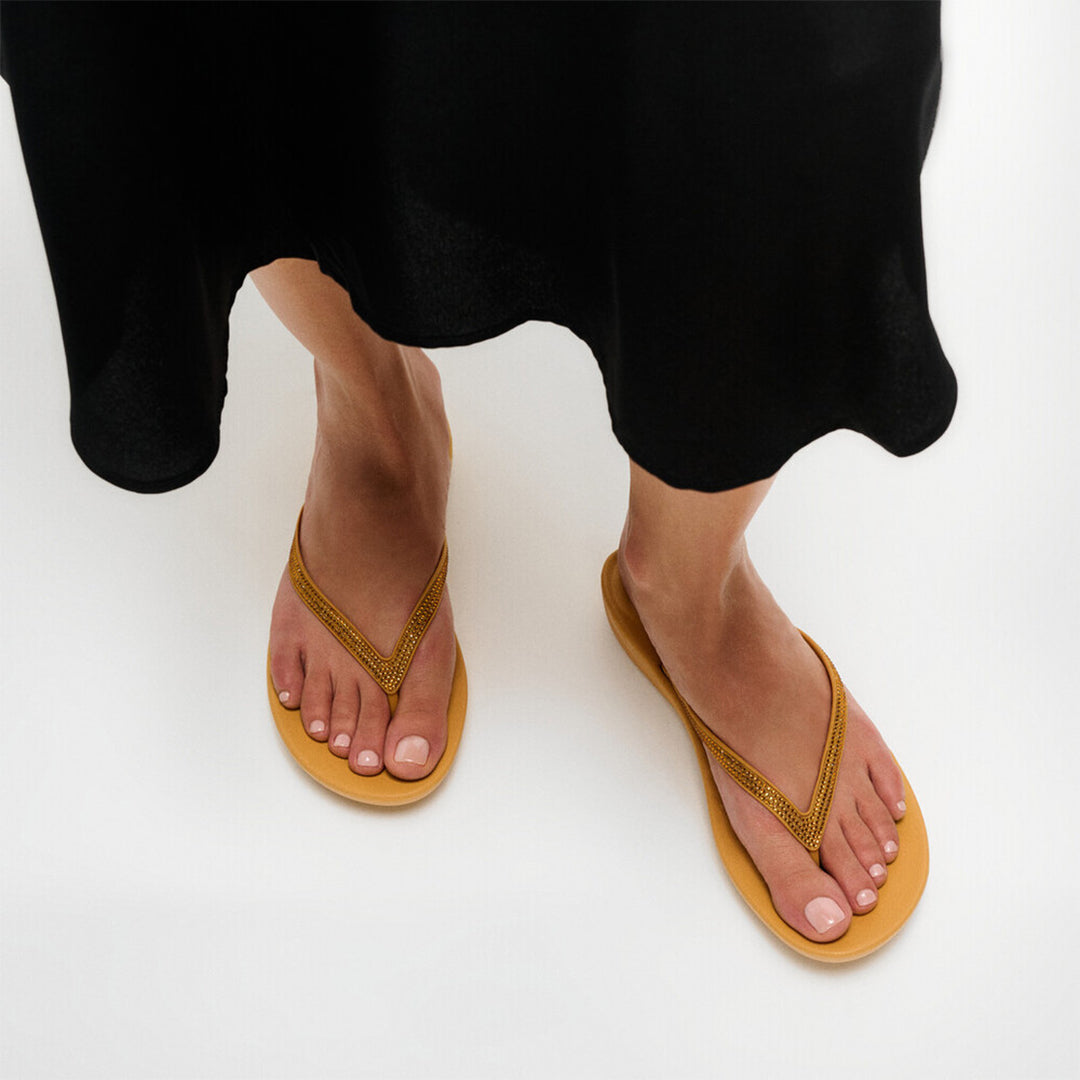 iQUSHION Sparkle Flip-Flops